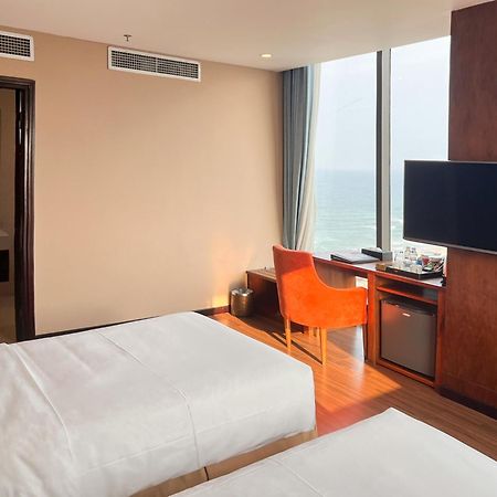 Yarra Ocean Suites Danang Buitenkant foto