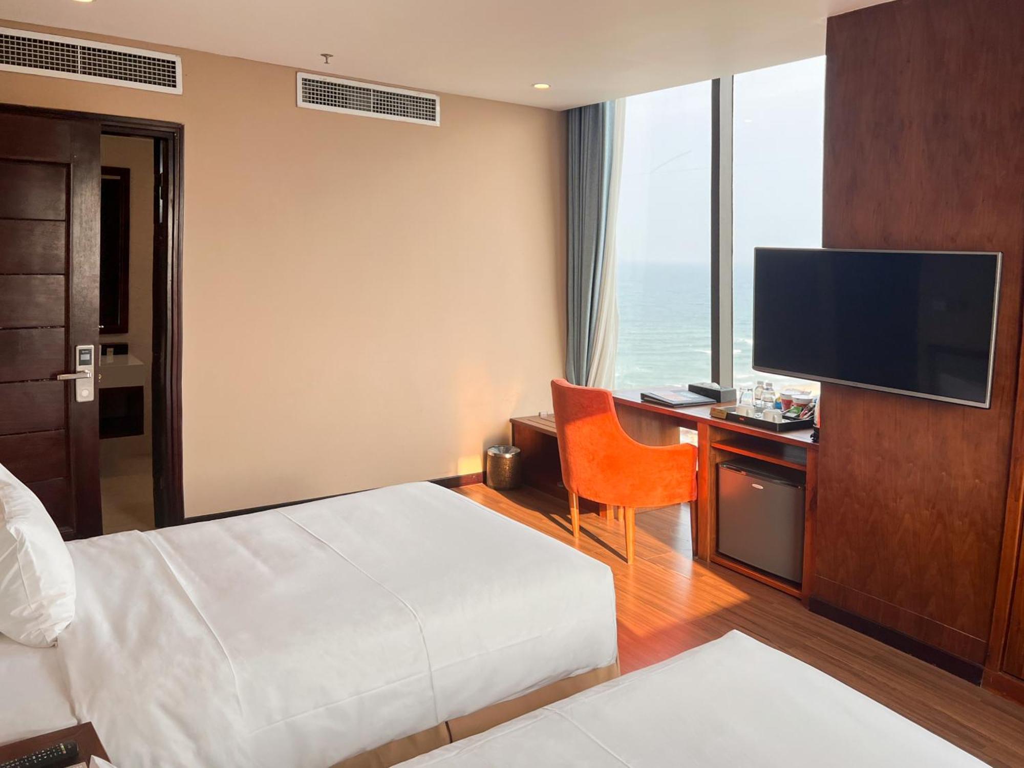 Yarra Ocean Suites Danang Buitenkant foto