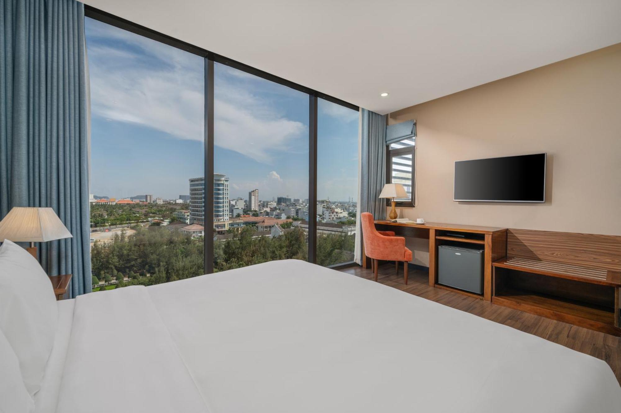 Yarra Ocean Suites Danang Buitenkant foto