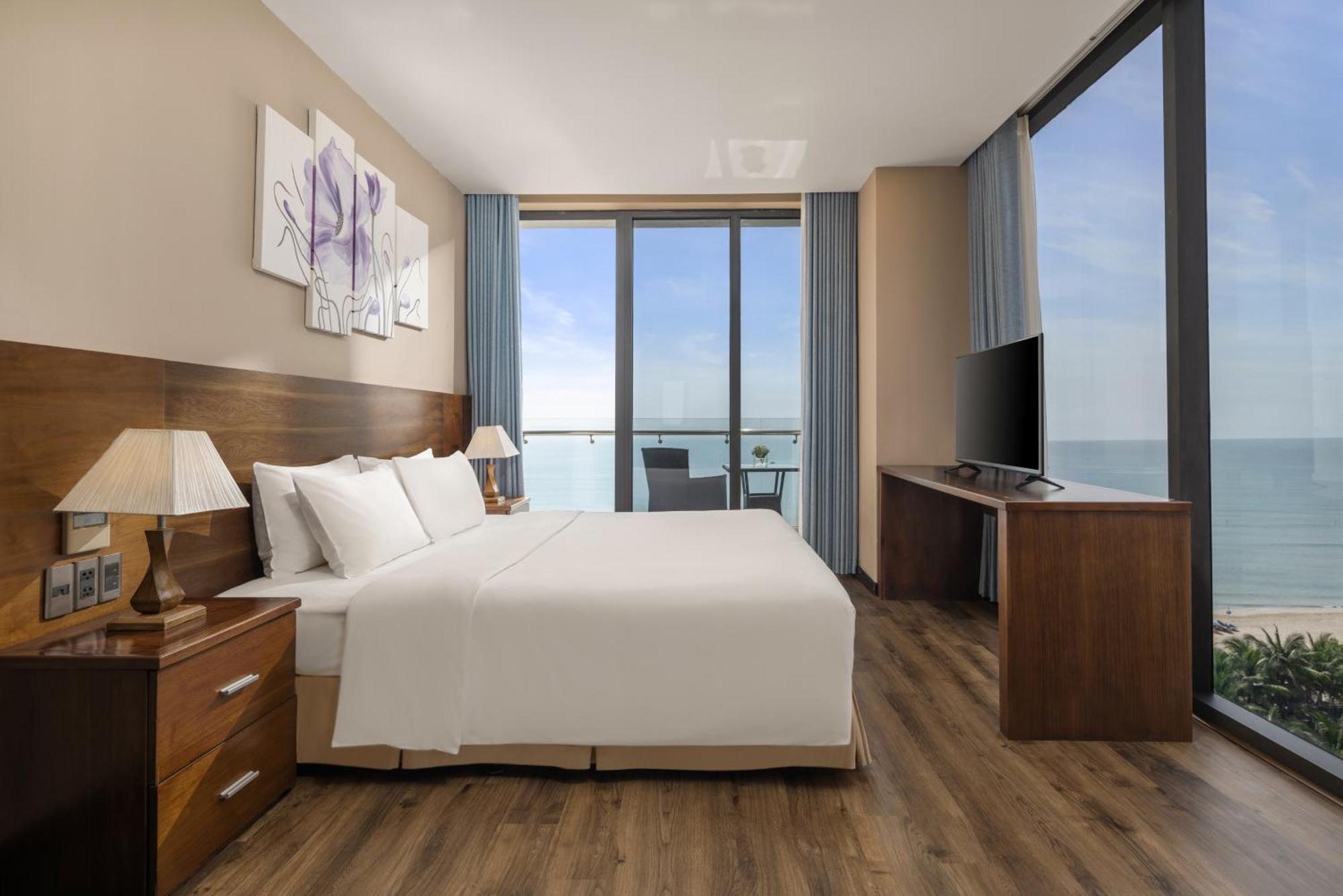 Yarra Ocean Suites Danang Buitenkant foto