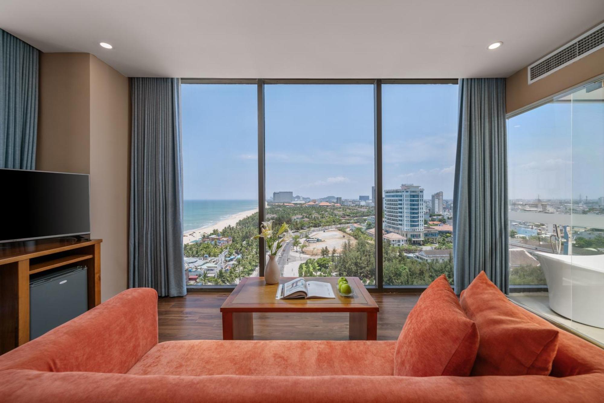 Yarra Ocean Suites Danang Buitenkant foto