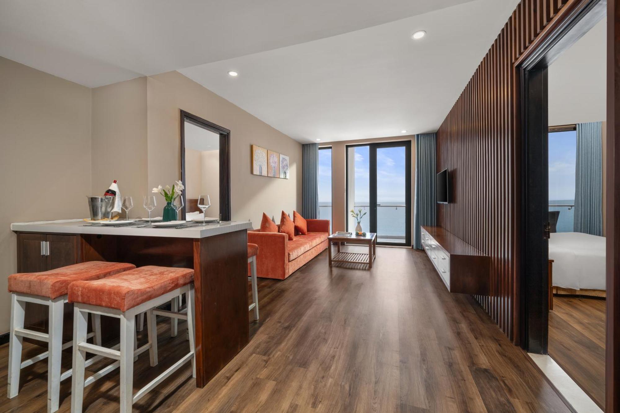 Yarra Ocean Suites Danang Buitenkant foto