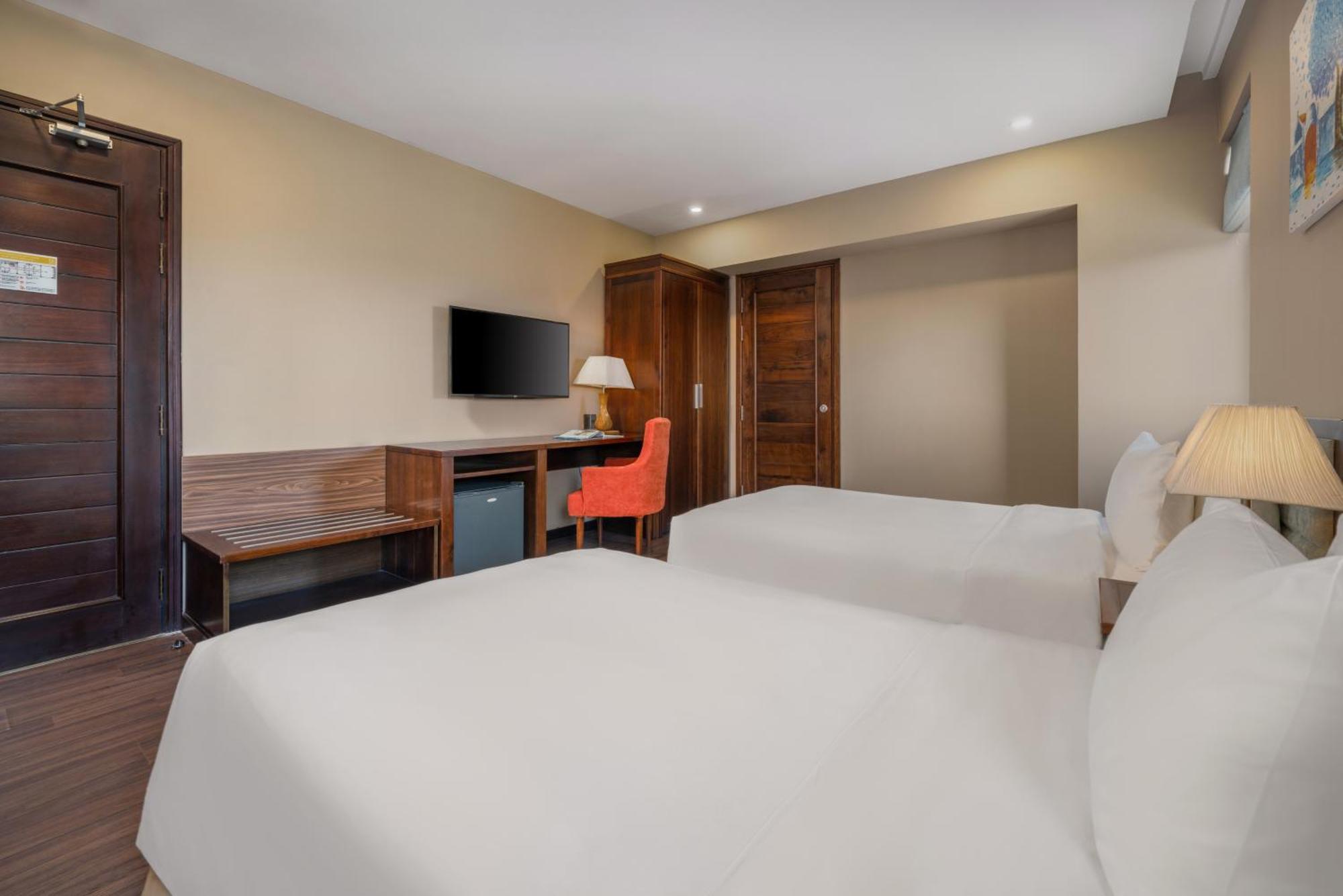 Yarra Ocean Suites Danang Buitenkant foto