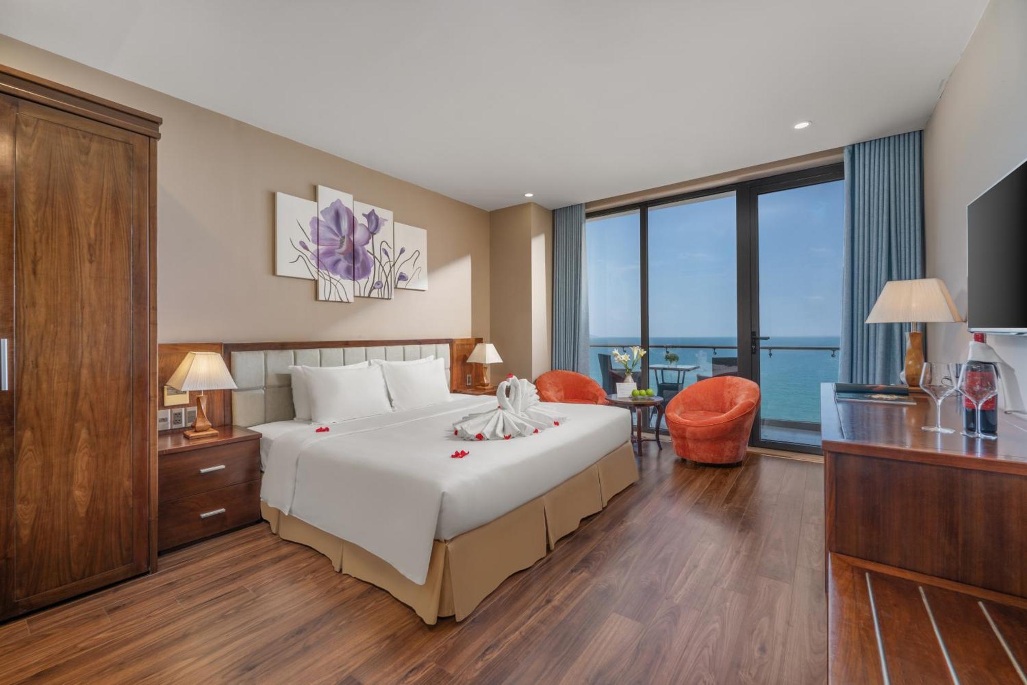 Yarra Ocean Suites Danang Buitenkant foto