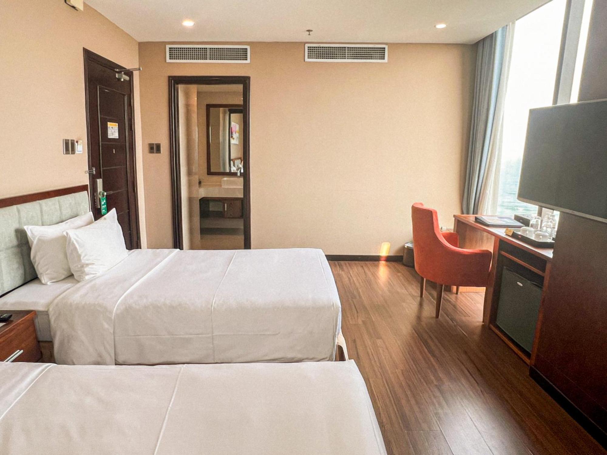 Yarra Ocean Suites Danang Buitenkant foto