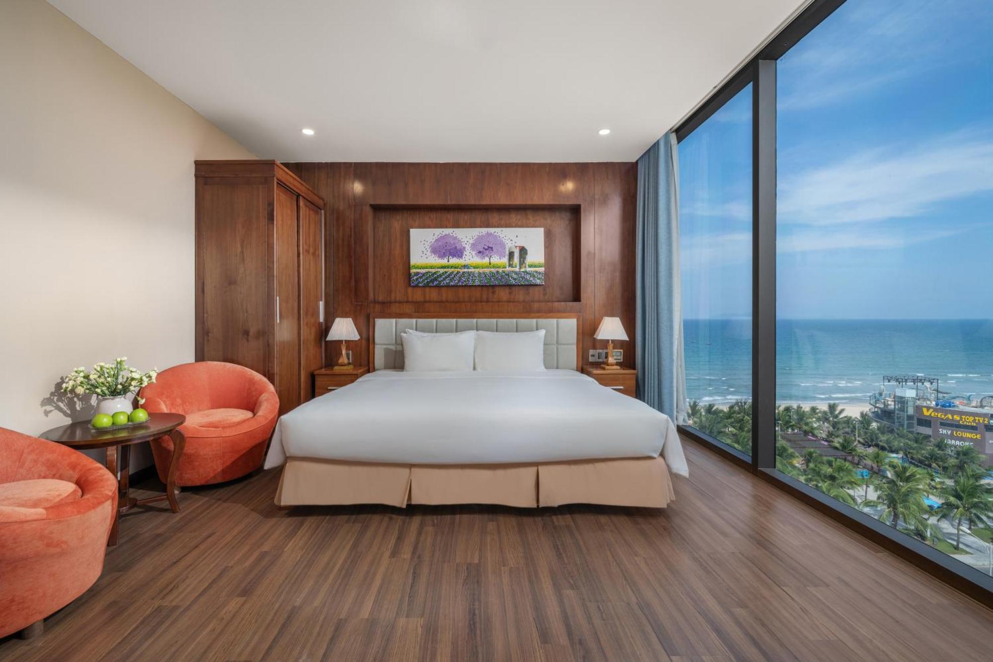 Yarra Ocean Suites Danang Buitenkant foto