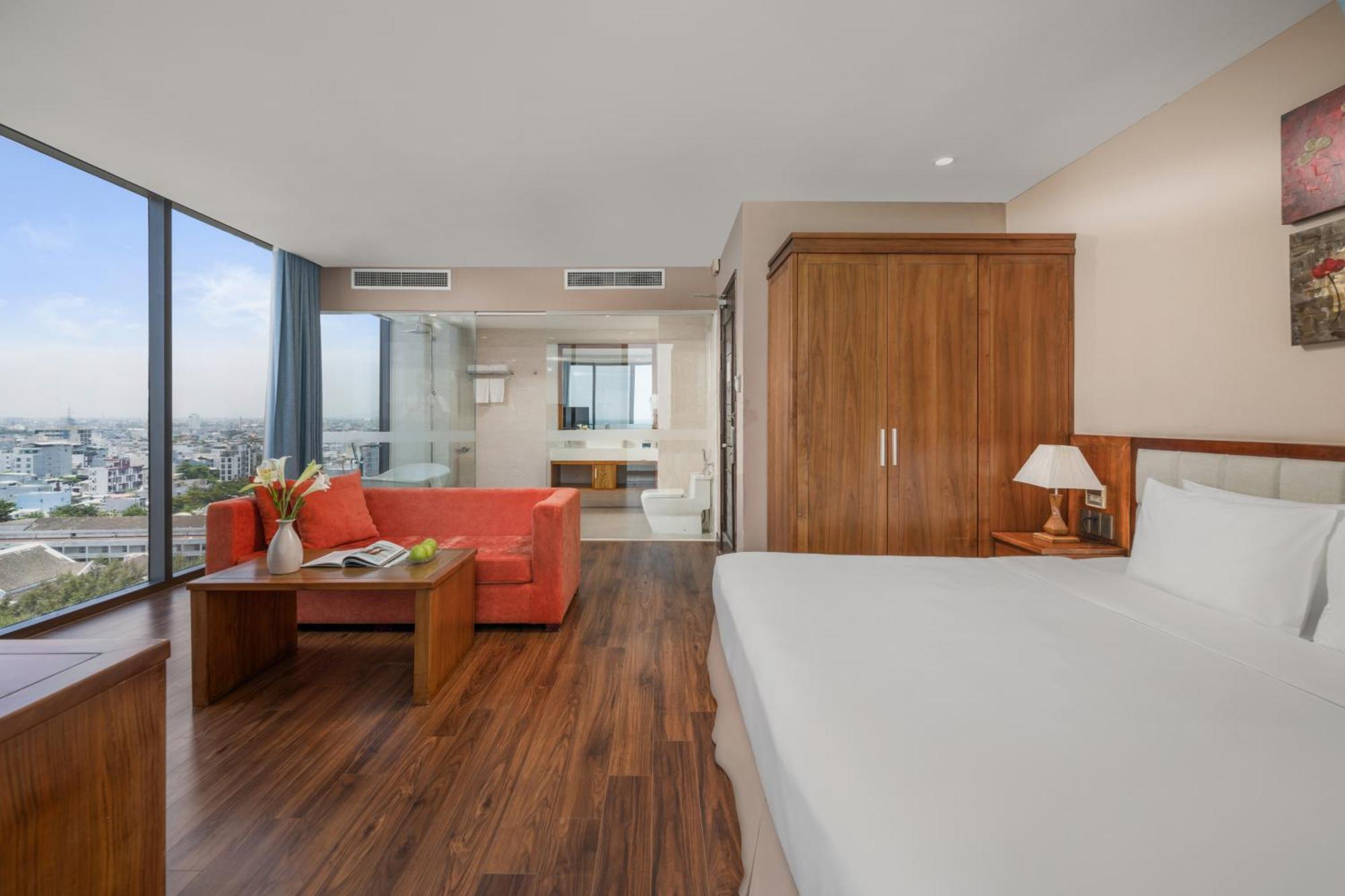 Yarra Ocean Suites Danang Buitenkant foto