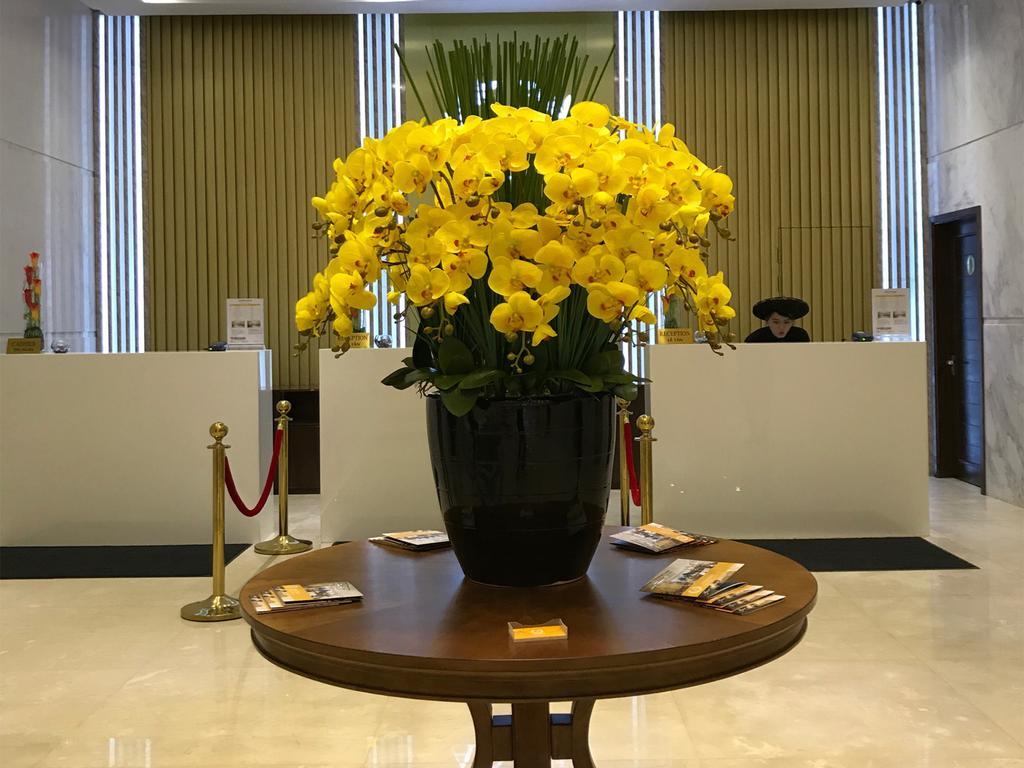 Yarra Ocean Suites Danang Buitenkant foto