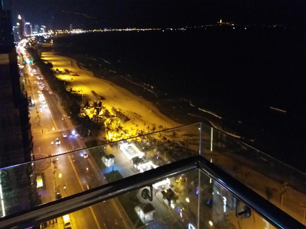 Yarra Ocean Suites Danang Buitenkant foto