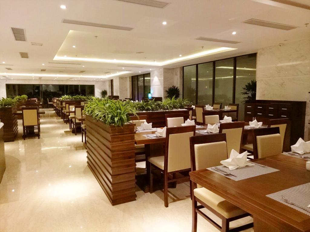 Yarra Ocean Suites Danang Buitenkant foto