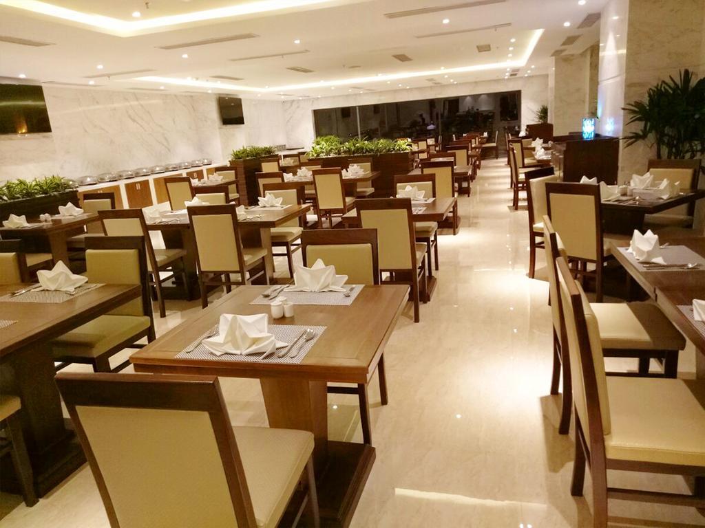 Yarra Ocean Suites Danang Buitenkant foto
