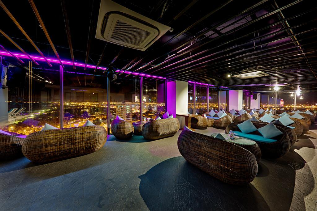 Yarra Ocean Suites Danang Buitenkant foto