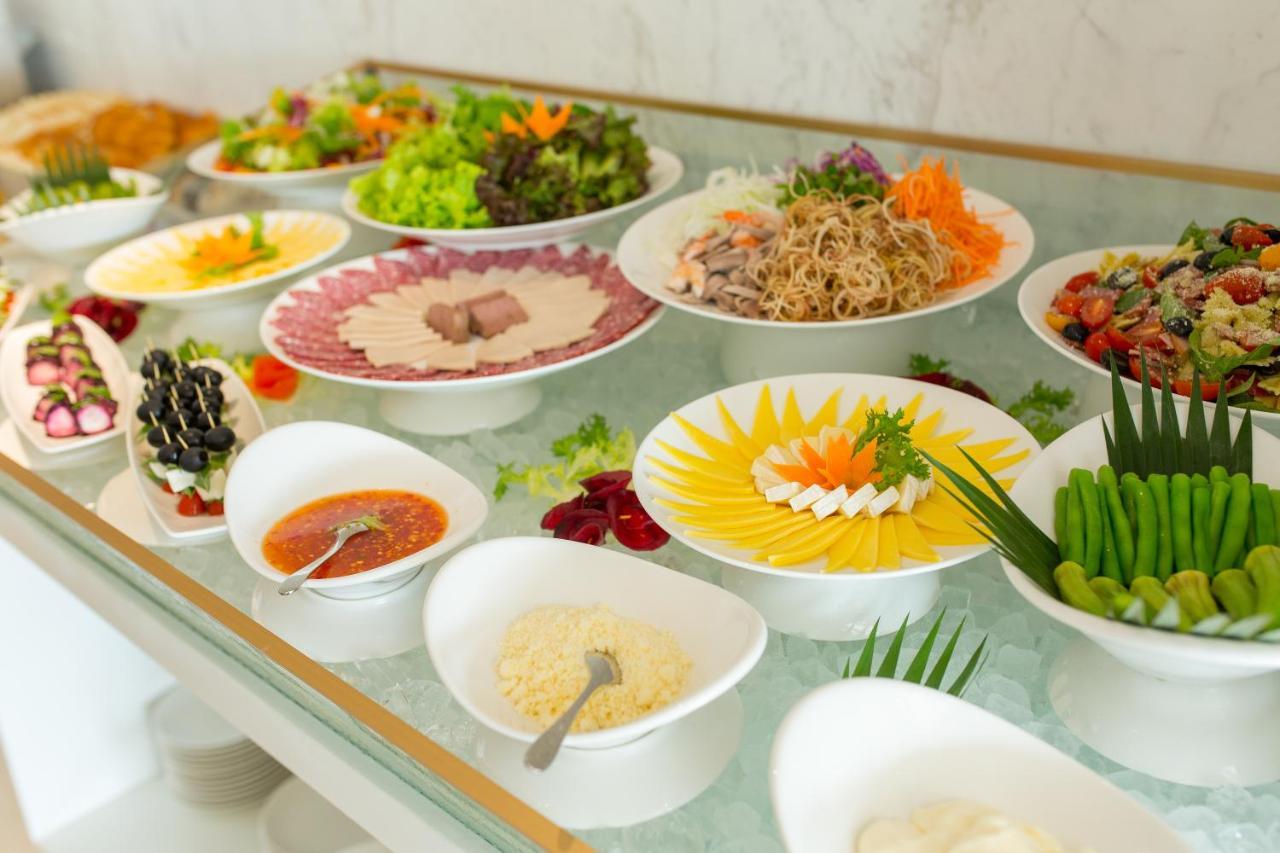 Yarra Ocean Suites Danang Buitenkant foto